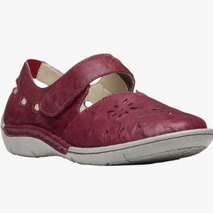 Propét Women's Chloe Mary Jane Flat, Dark Red size 9 Wide